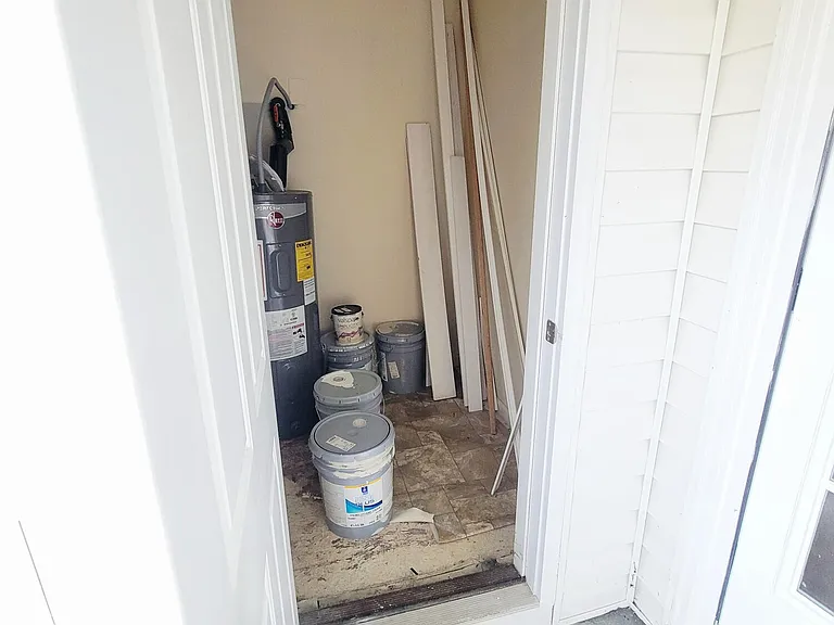 411 Whitehall Ct — Photo 48
