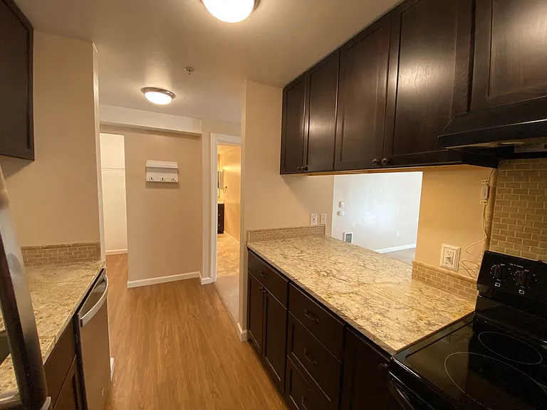 936 Village Way — Photo 12