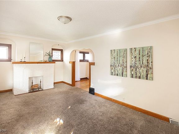 5th image of 10810 Saint Mark Ave