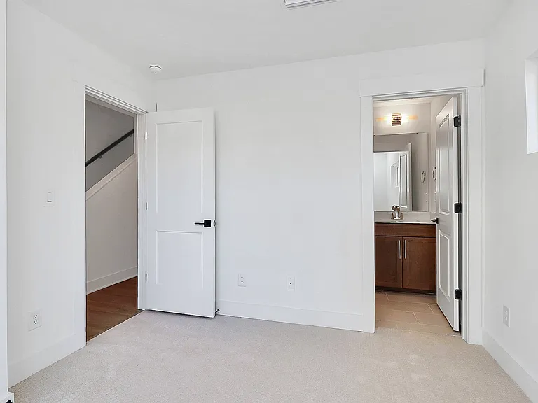 5027 Dutchess Dr — Photo 5