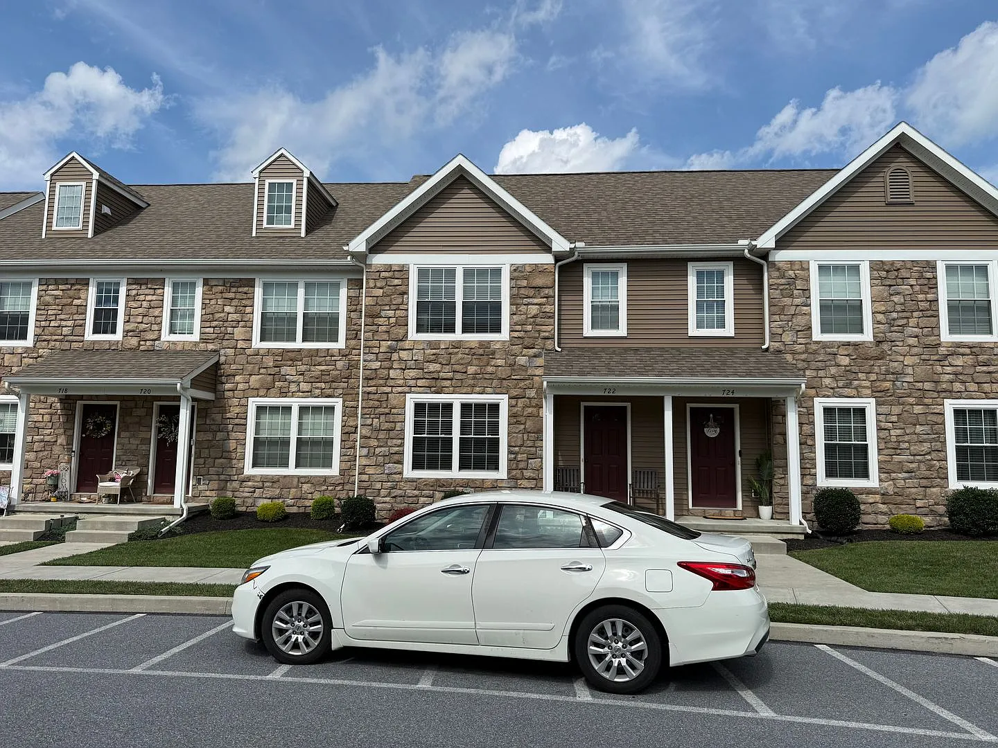 714-724 Farmwood Ln. — Photo 2