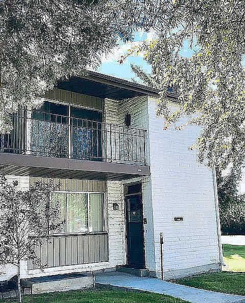 Front door with storm door