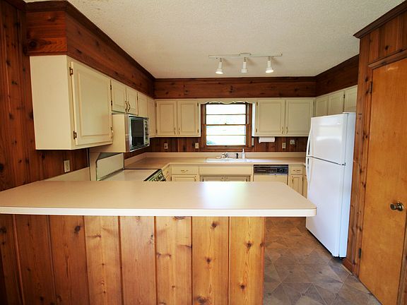 4th image of 200 Rock Creek Dr