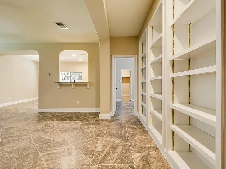 2202 Ezra Ct — Photo 9