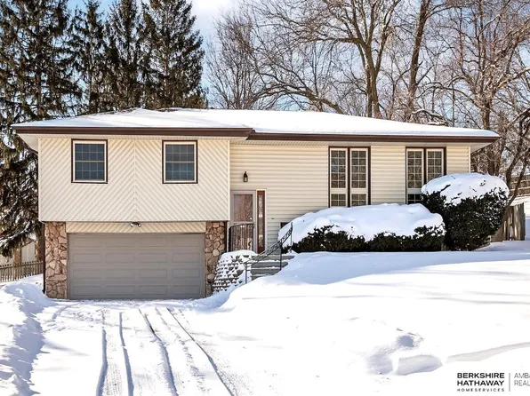 15519 Howard Cir, Omaha, NE 68154