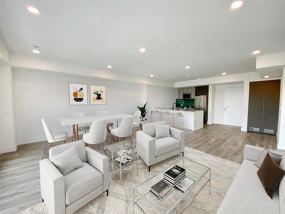 2nd image of 2140 1/2 Butler Ave #404