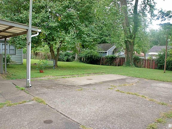 5th image of 306 Oak Dr