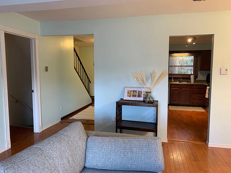 136 Haverford Cir — Photo 6