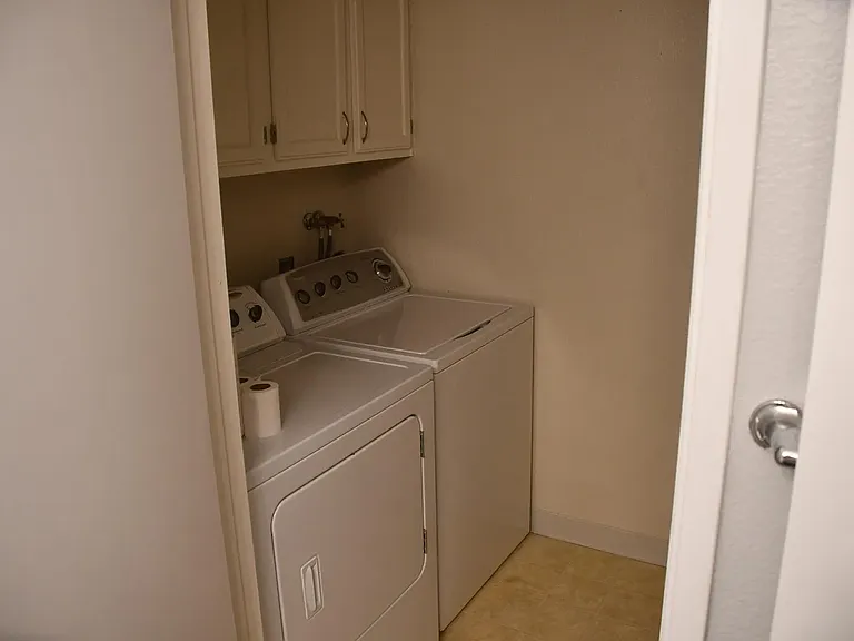 211 Compton Cir #B — Photo 10