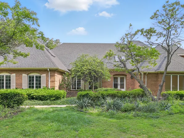 812 Saint Stephens Grn, Oak Brook, IL 60523