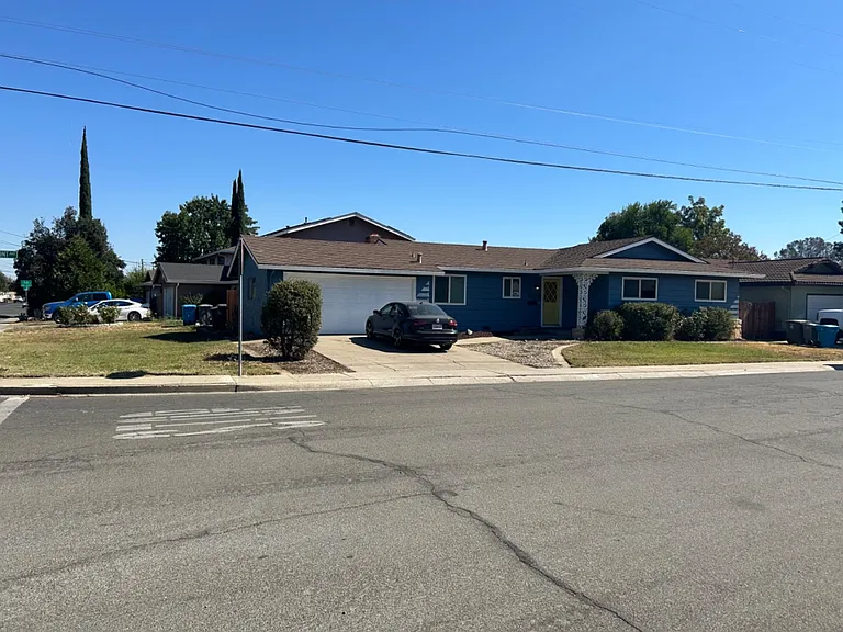 632 Crestmont Ave — Photo 1