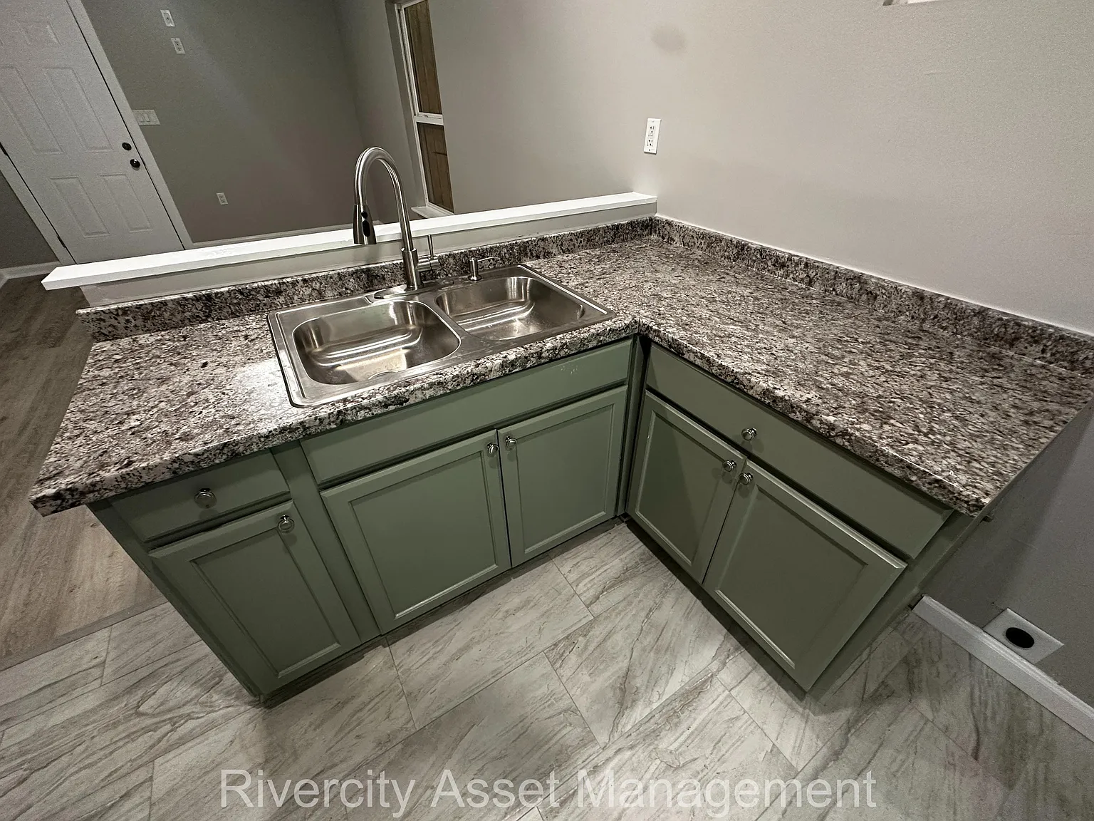 2146 Hunter Avenue - 1 — Photo 3