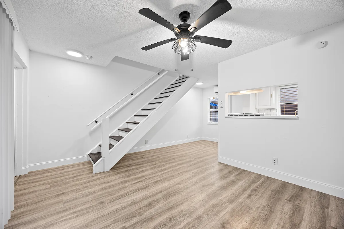 Building Photo - 1801 NE 56th St #7