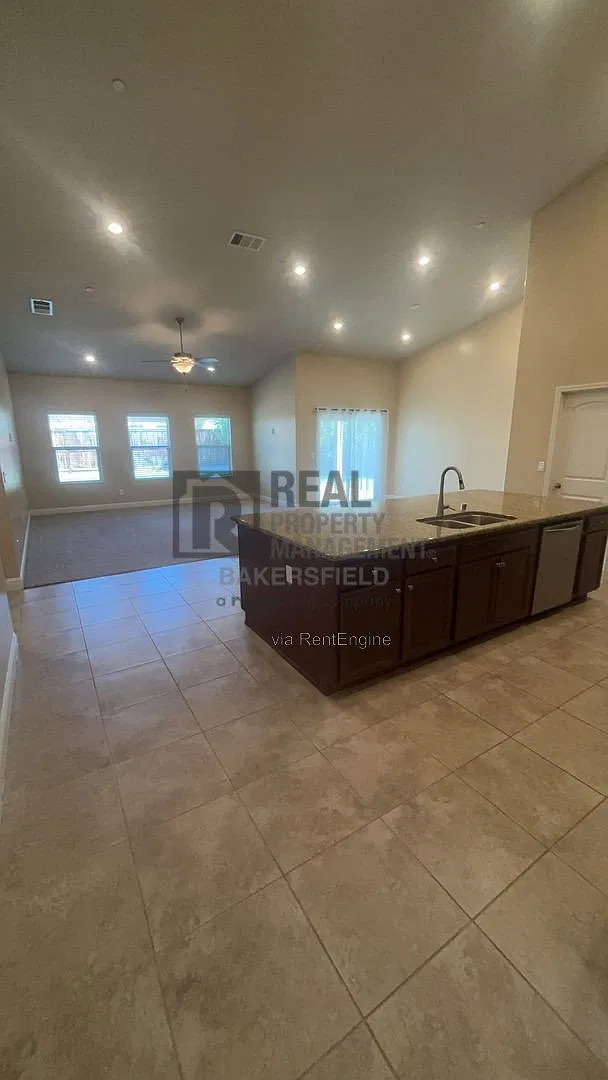 3 bed, 2.0 bath, 1746 sqft, $2,700 — Photo 3