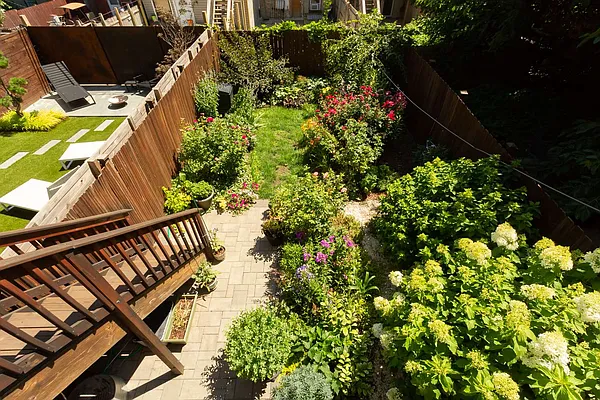 Rented by Compass | media 59