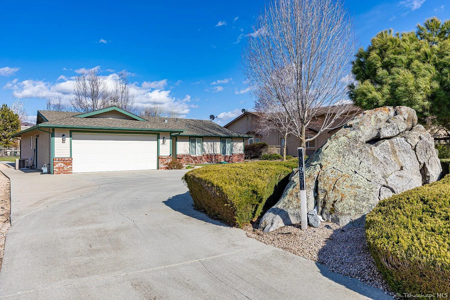 29951 Pinedale Dr photo 1