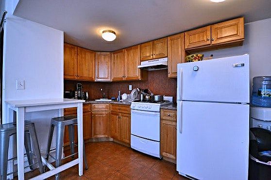 5th image of 135 Waverly Pl APT 2C