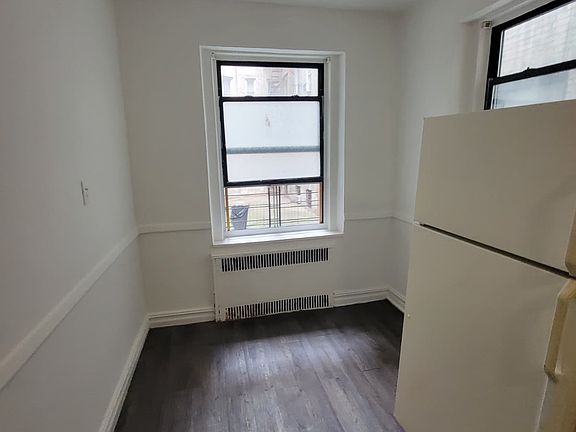3rd image of 115 E 21st St APT 1J