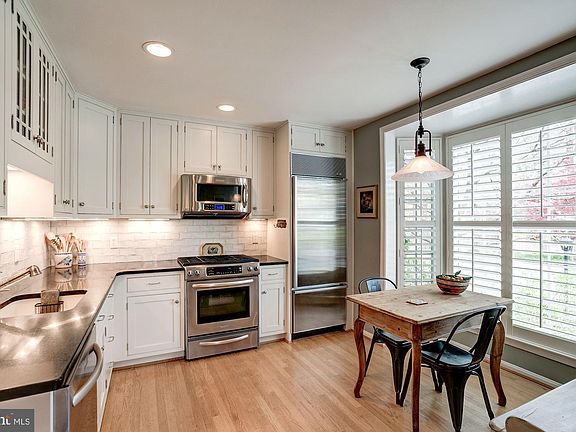 4th image of 1176 Wimbledon Dr