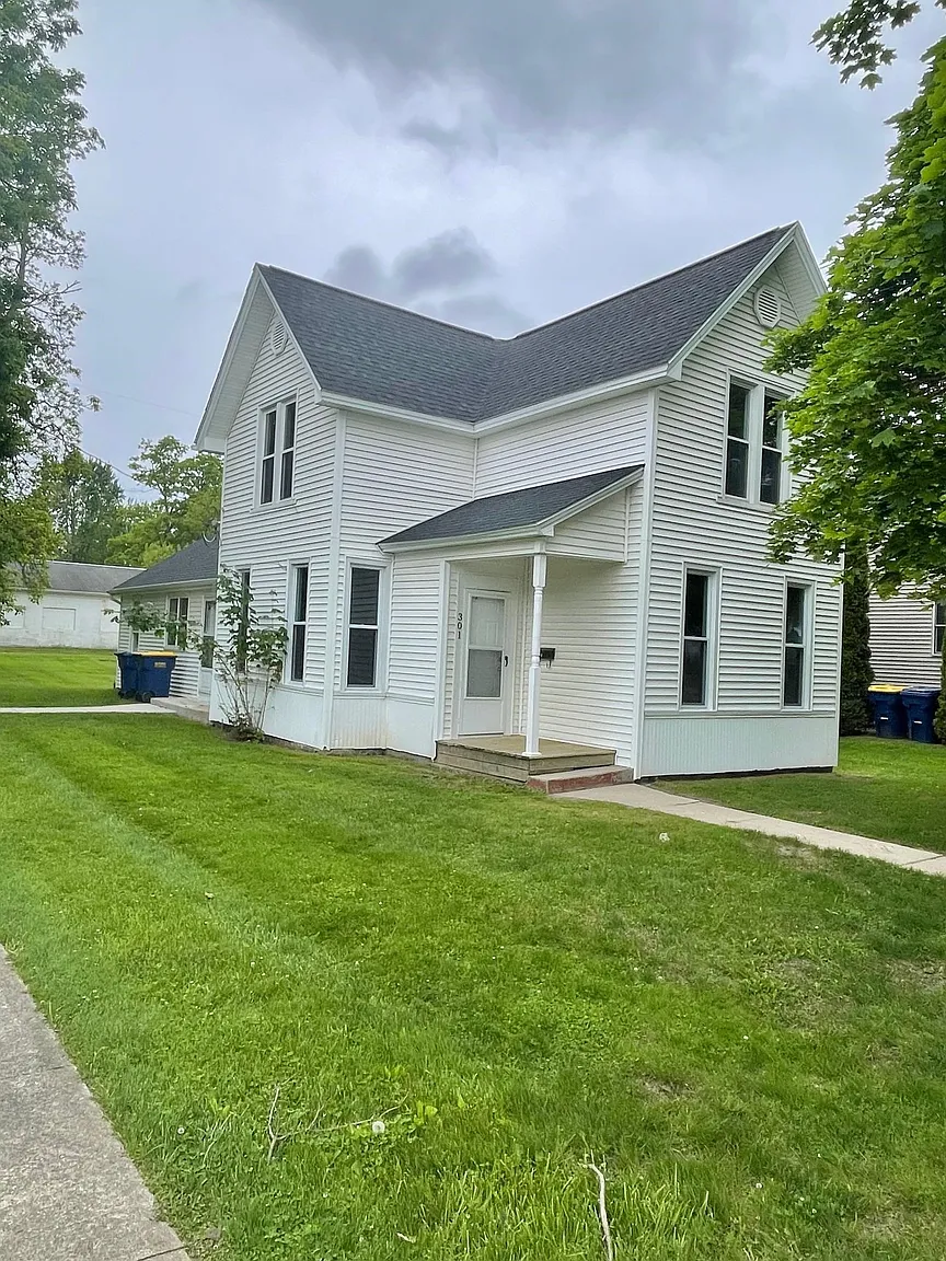 301 W State St photo 1