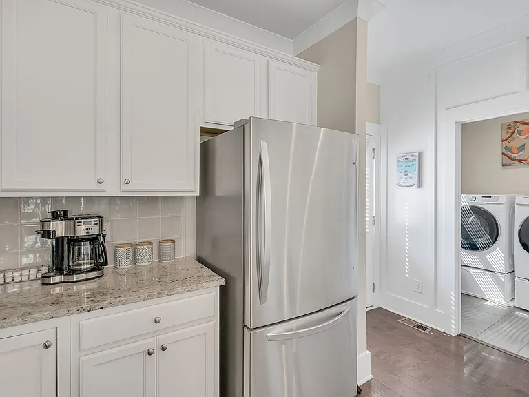 510 Eugene St — Photo 9