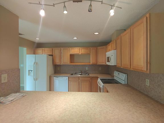 4th image of 1601 Laurel Leaf Lane
