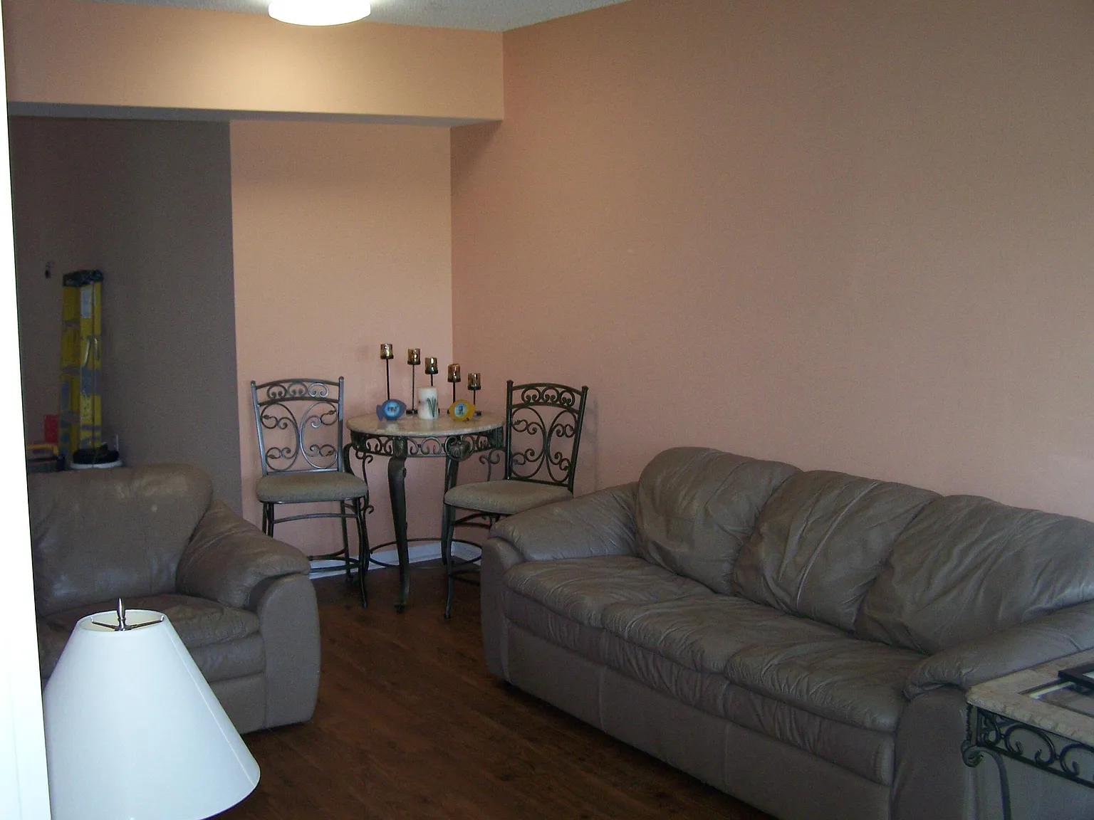 3 bed, 2.0 bath, 1113 sqft, $4,000 — Photo 3