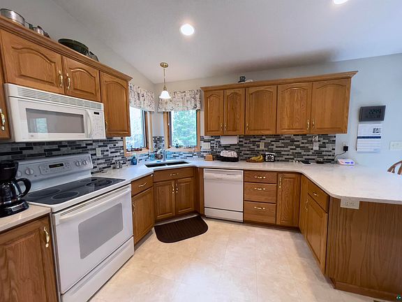 4th image of 20 Quincy Dr