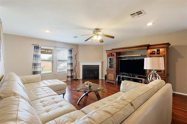 1st image of 2205 Bluebonnet Dr
