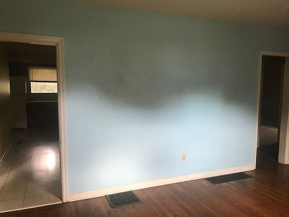 3rd image of 934 Sells Ave