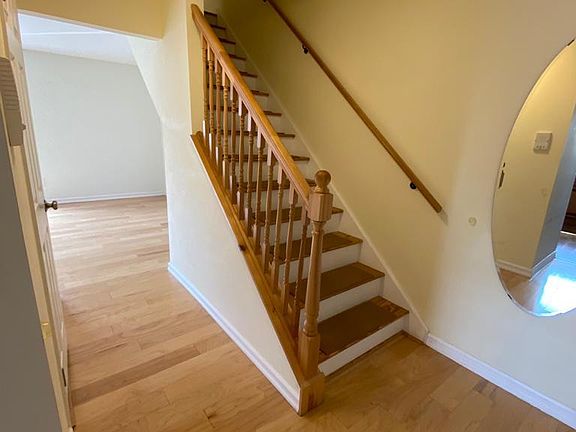 5th image of 476 Forest St