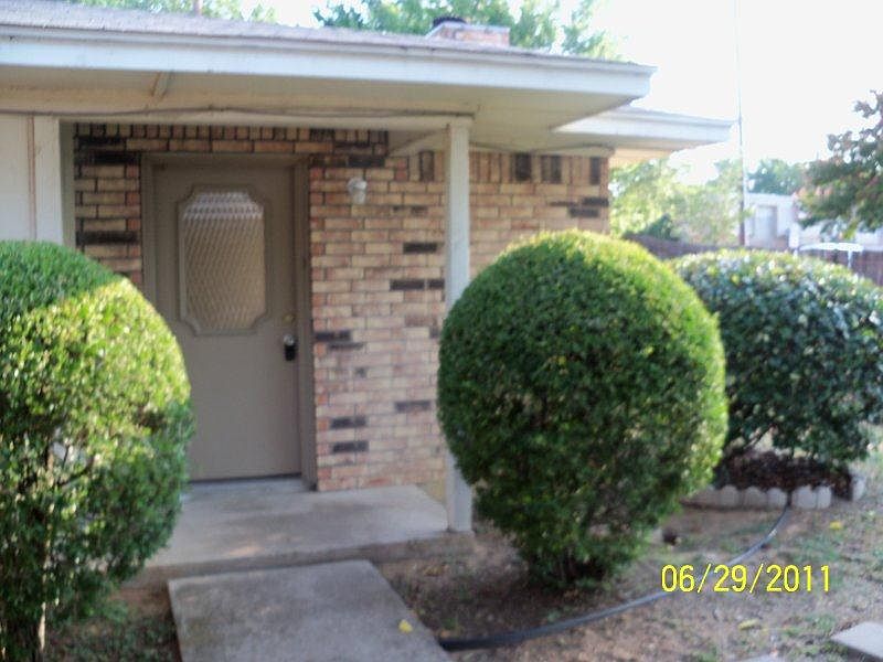 1st image of 502 Oakwood Ln APT B