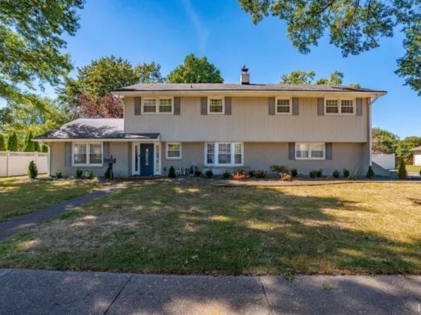 615 Trinity Dr, Evansville, IN 47714