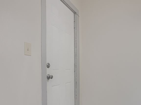 3rd image of 3724 Grand Ave