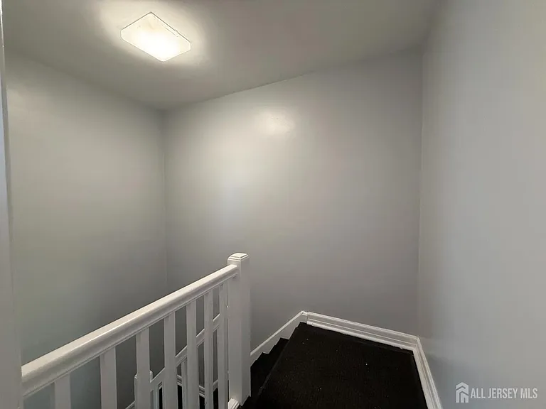 824 2nd St — Photo 2