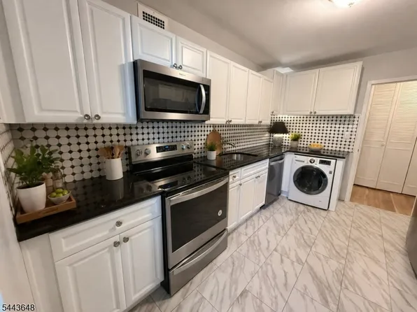 1 Claridge Dr #114, Verona Twp., NJ 07044