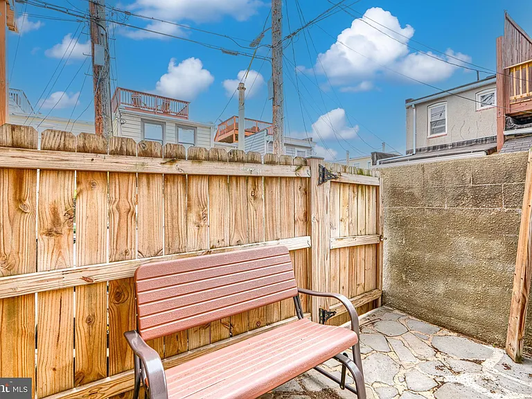 600 S Robinson St — Photo 34