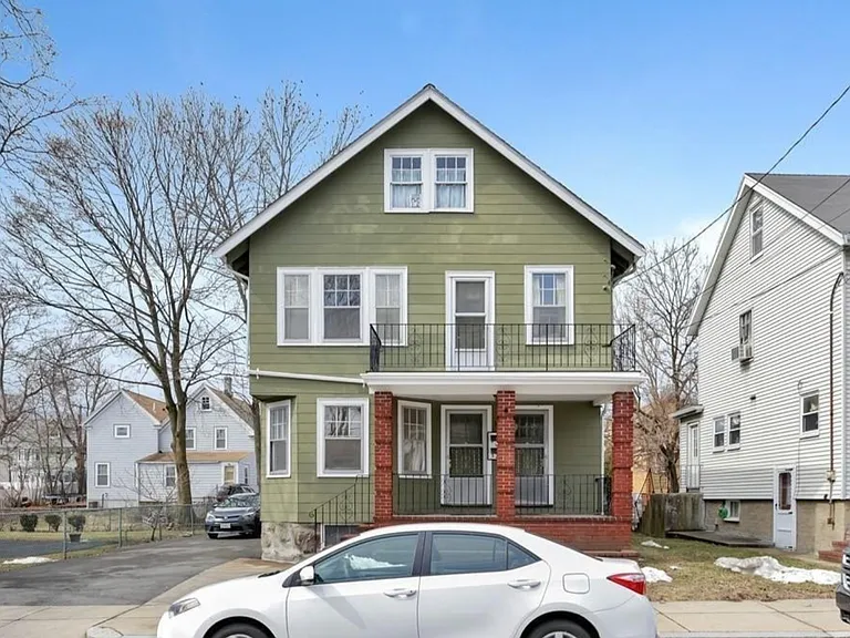 35 Manning St #2 — Photo 1