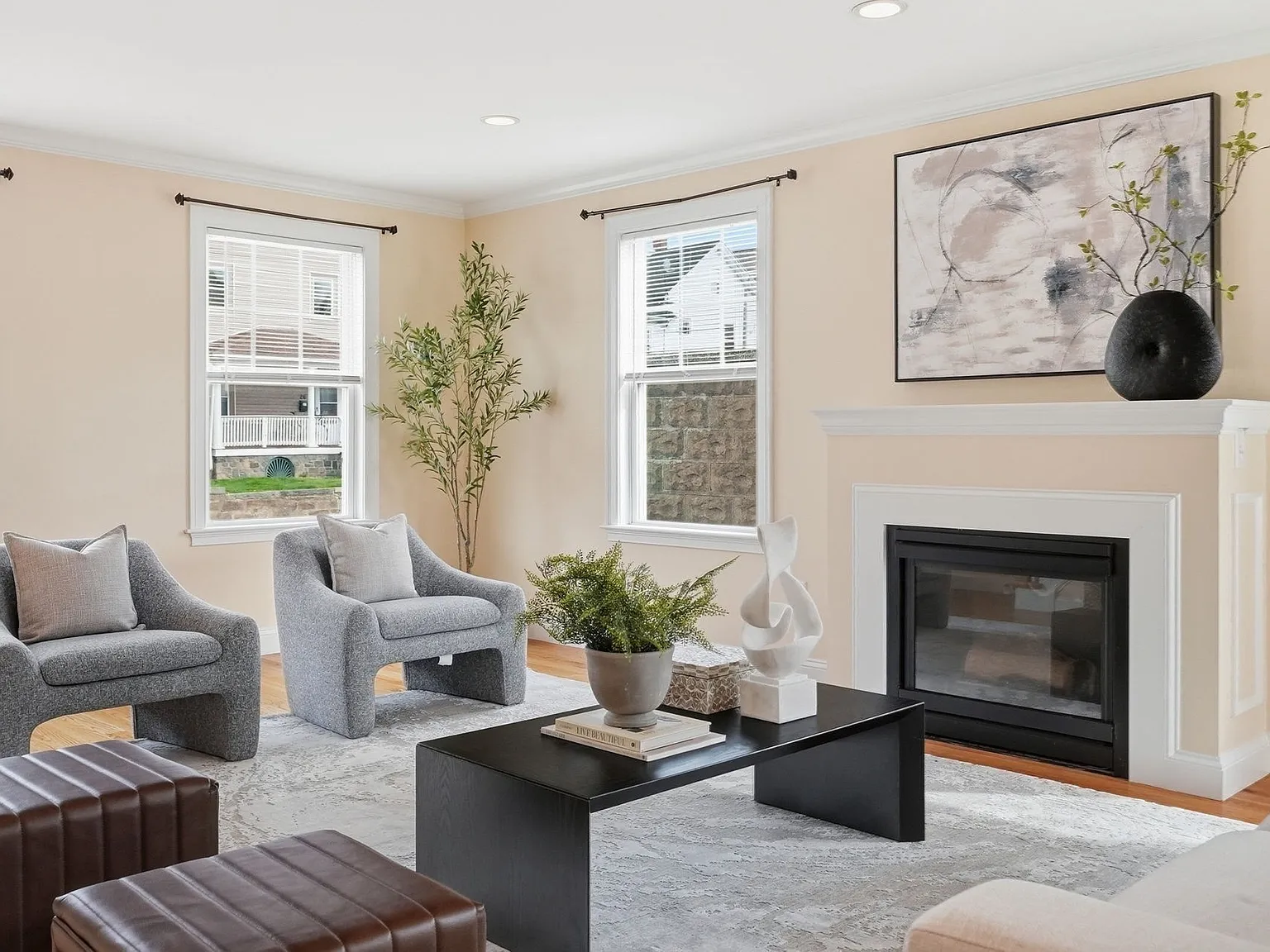 4 bed, 2.5 bath, 2221 sqft, $5,700 — Photo 4