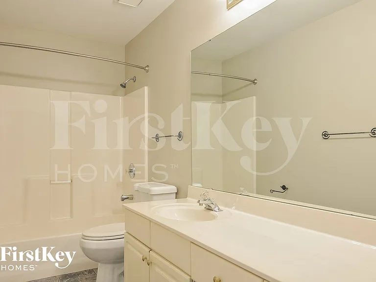 124 Royallsprings Pkwy — Photo 13