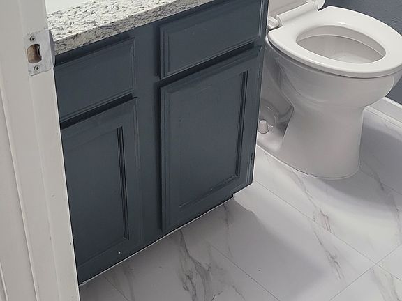 4th image of 807 Versailles St #807