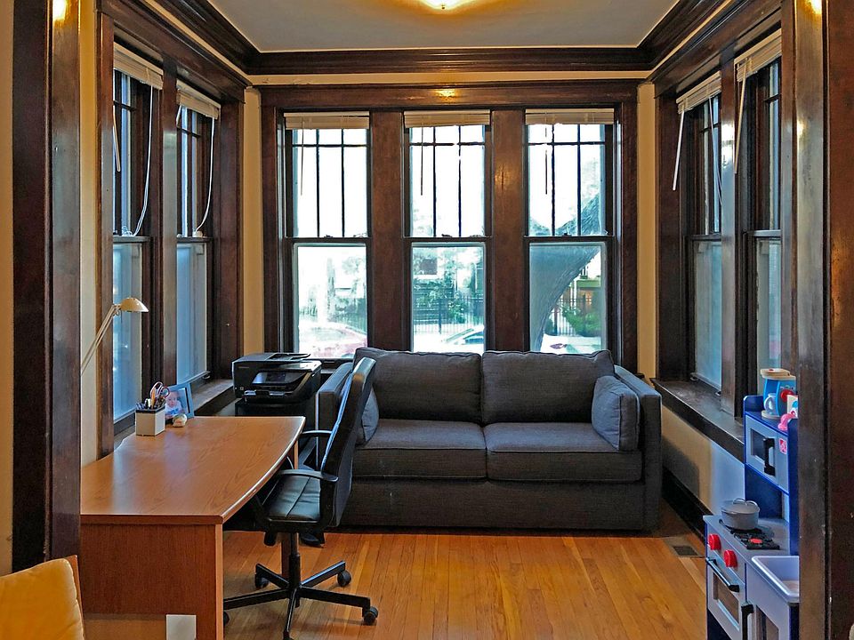 1st image of 2443 N Sawyer Ave #3S