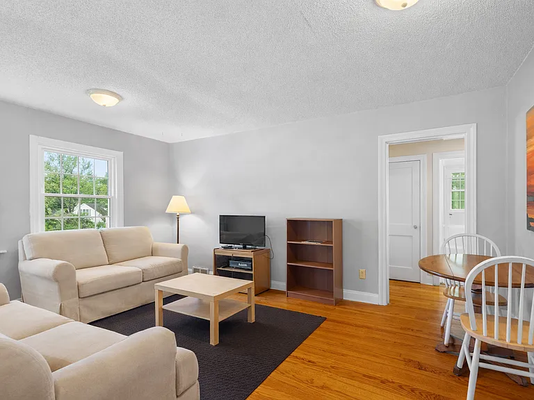 516 School St — Photo 1