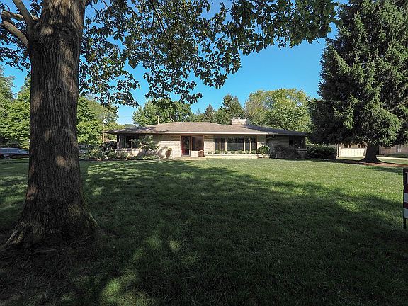 2nd image of 400 Arden Dr