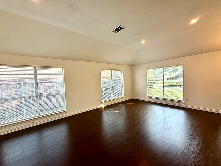 4232 Osborn Rd — Photo 4