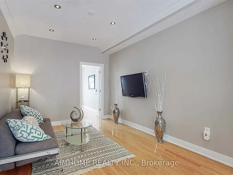 10 Portsmouth Rd #UPPER — Photo 3