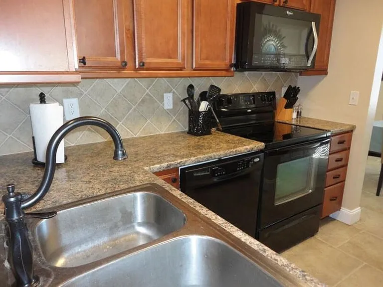280 Anderson Dr — Photo 6
