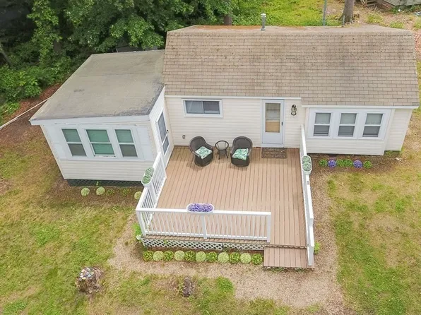 16 Violet St, Lakeville, MA 02347