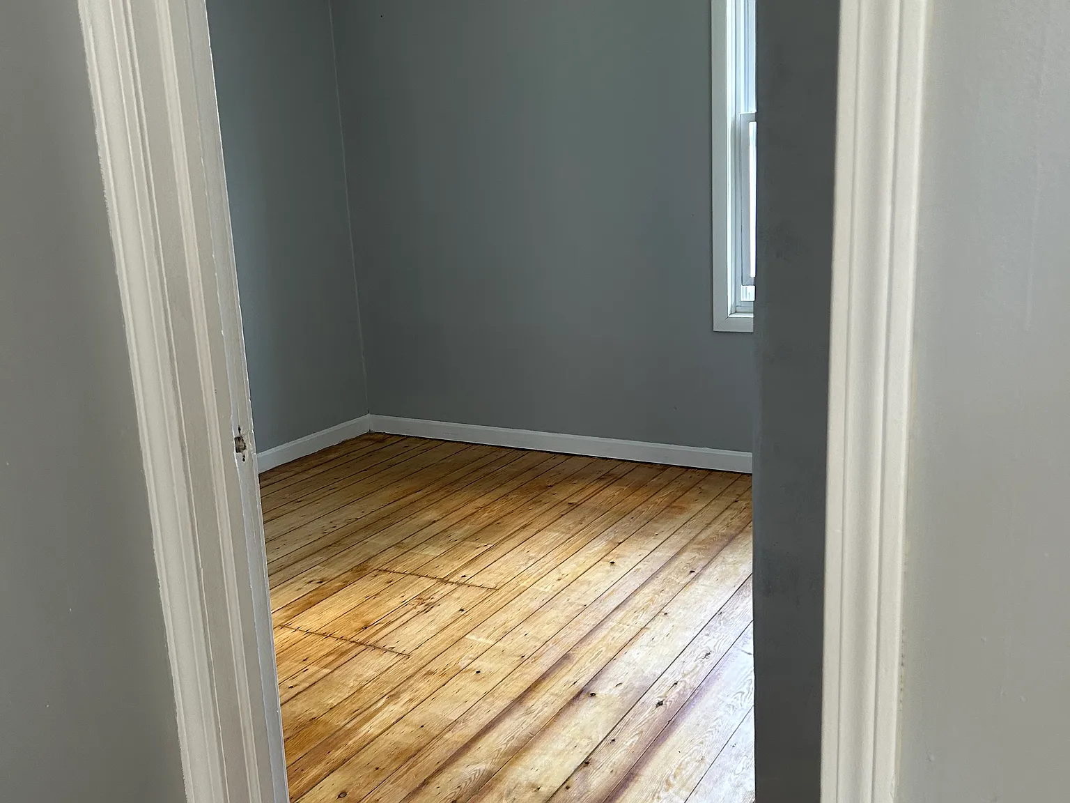3 bed, 1000 sqft, $2,200 — Photo 3