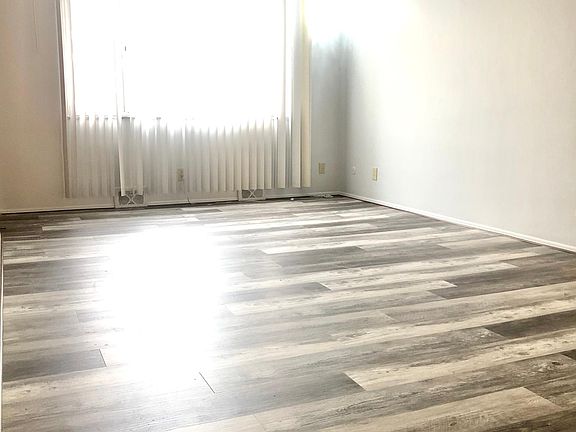 3rd image of 566 Treeside Dr APT C